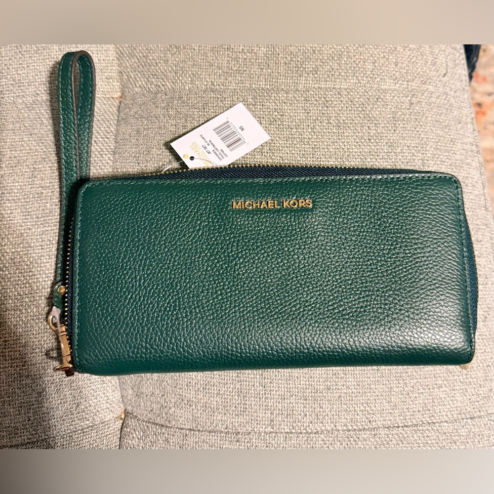Michael Kors Jet set continental wallet